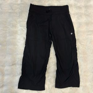 Lululemon women’s size 6 at the knee pants